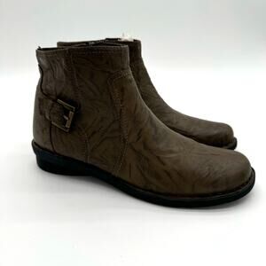 Clarks Bendables Crinkle Leather Wedge Casual Bootie Olive Green 68741 Size 8.5M